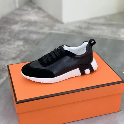 Sneakers Bouncing