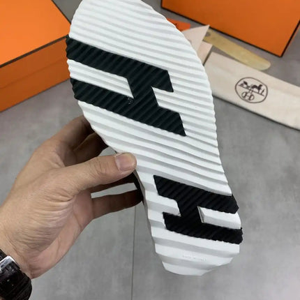 Sneakers Bouncing