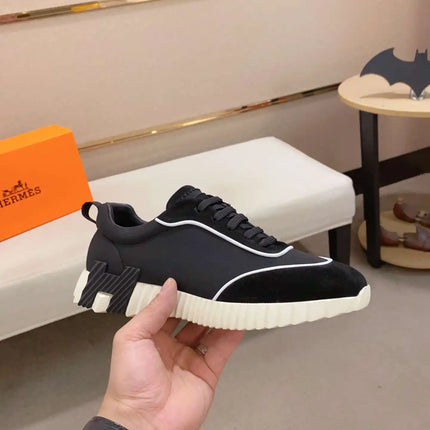Sneakers Bouncing