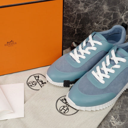 Sneakers Bouncing