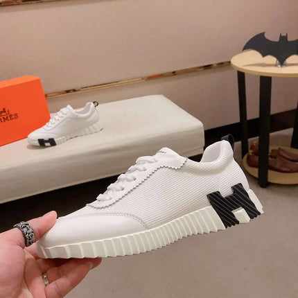 Sneakers Bouncing
