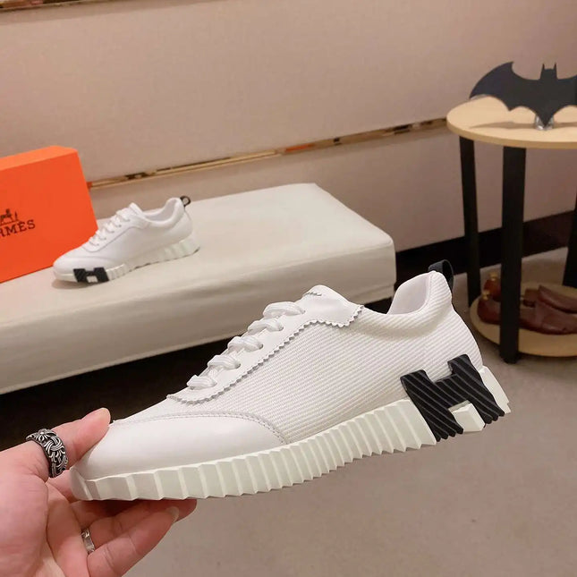 Sneakers Bouncing