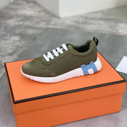 Sneakers Bouncing