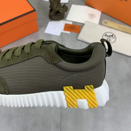 Sneakers Bouncing