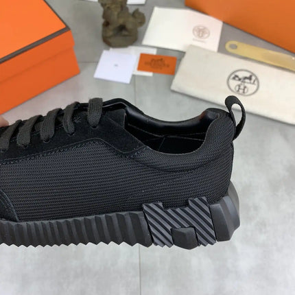 Sneakers Bouncing