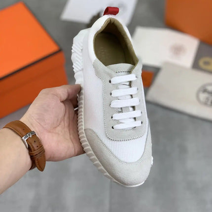 Sneakers Bouncing