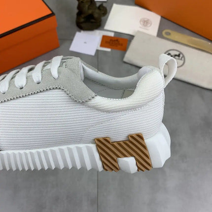 Sneakers Bouncing