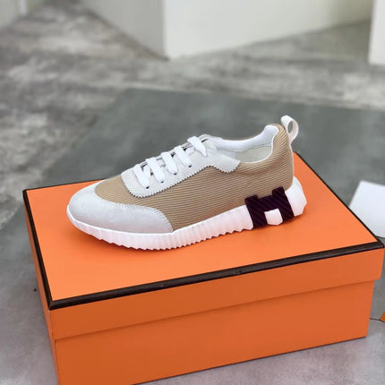 Sneakers Bouncing
