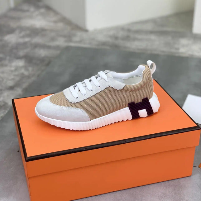 Sneakers Bouncing