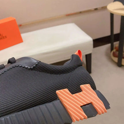 Sneakers Bouncing