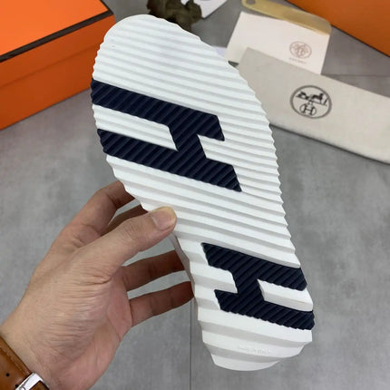 Sneakers Bouncing