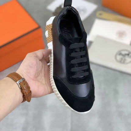 Sneakers Bouncing