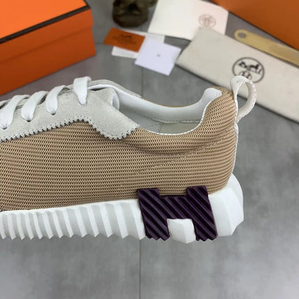 Sneakers Bouncing