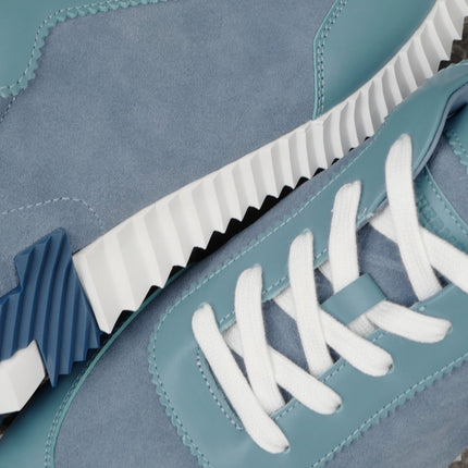 Sneakers Bouncing