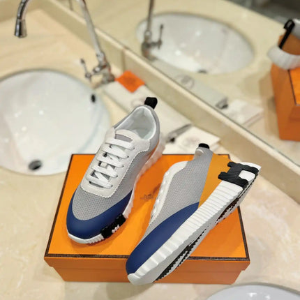 Sneakers Bouncing