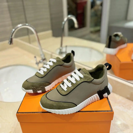 Sneakers Bouncing