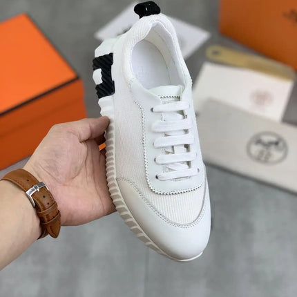Sneakers Bouncing