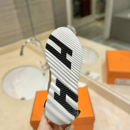 Sneakers Bouncing