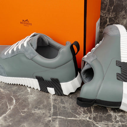 Sneakers Bouncing