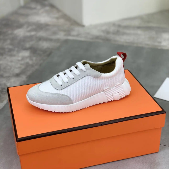 Sneakers Bouncing