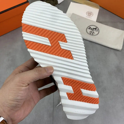 Sneakers Bouncing