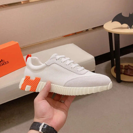 Sneakers Bouncing