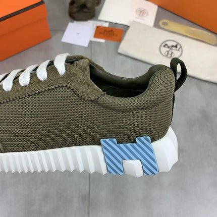 Sneakers Bouncing