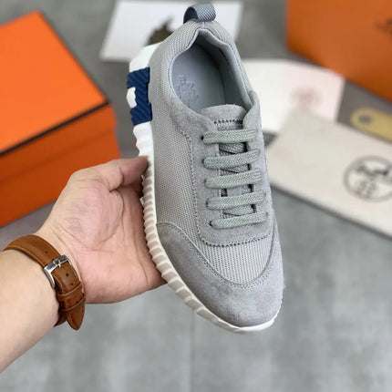 Sneakers Bouncing
