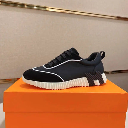 Sneakers Bouncing