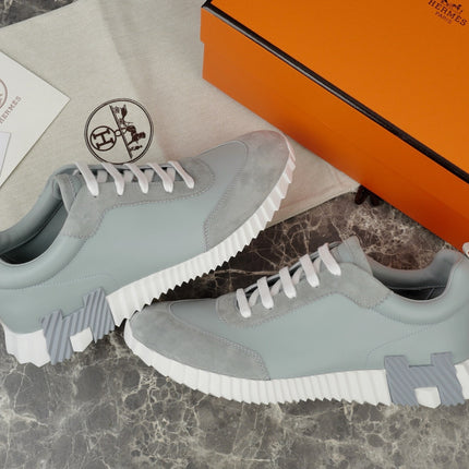 Sneakers Bouncing