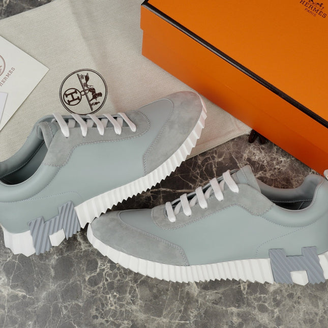 Sneakers Bouncing