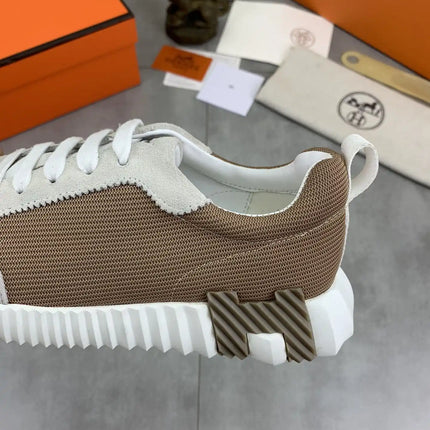 Sneakers Bouncing