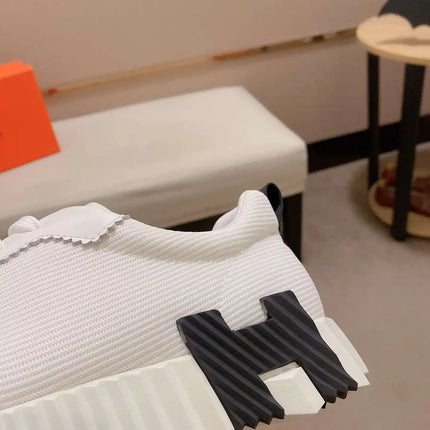Sneakers Bouncing
