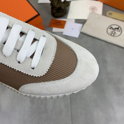 Sneakers Bouncing