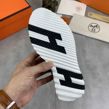 Sneakers Bouncing