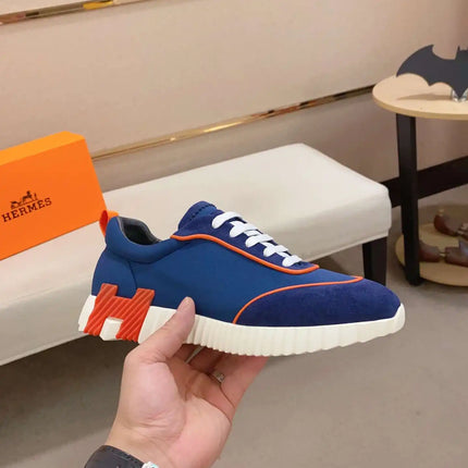 Sneakers Bouncing