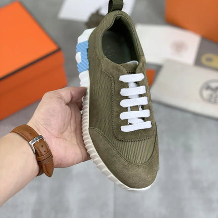 Sneakers Bouncing