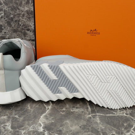 Sneakers Bouncing
