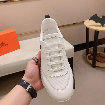 Sneakers Bouncing