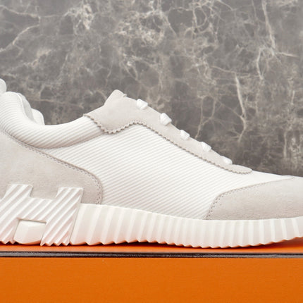 Sneakers Bouncing