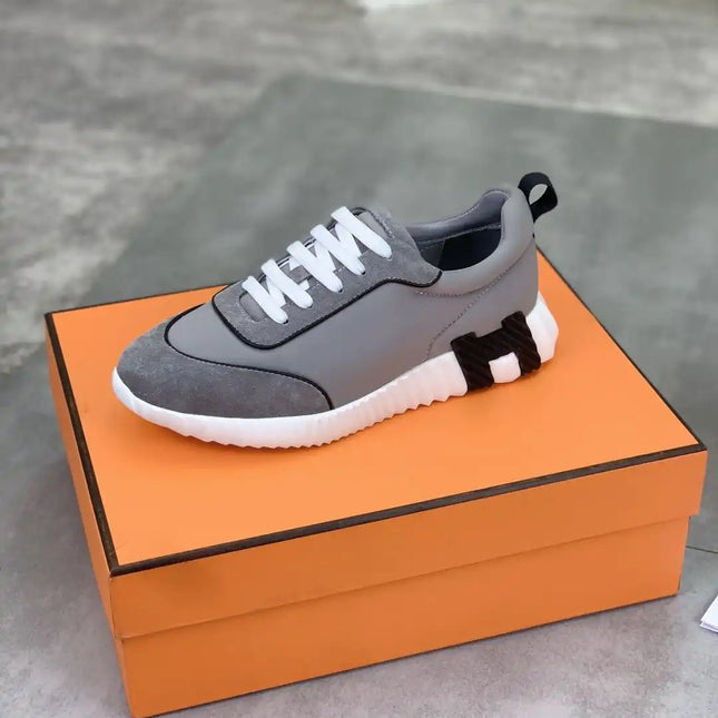 Sneakers Bouncing