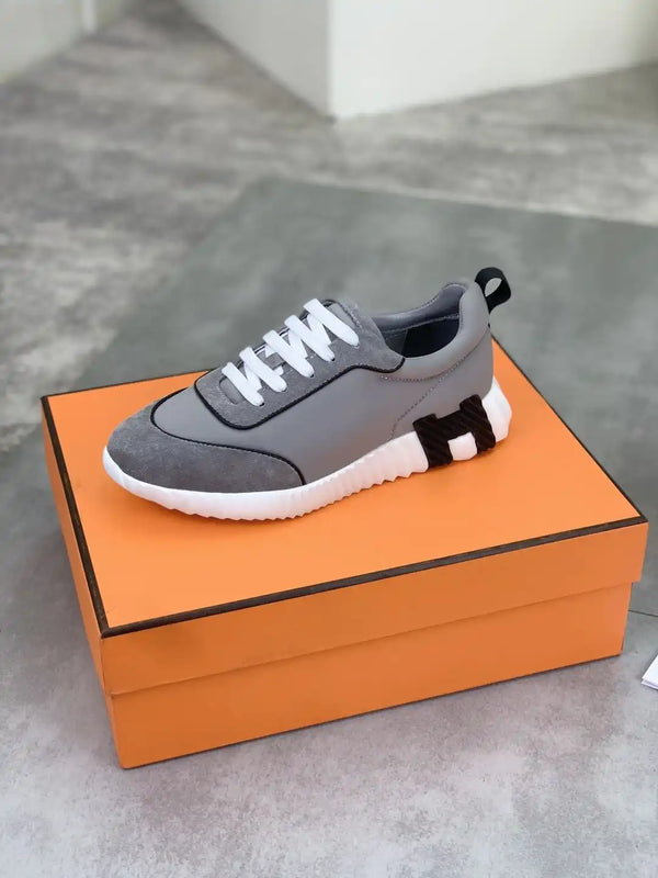 Sneakers Bouncing