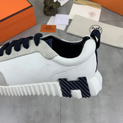 Sneakers Bouncing