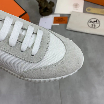 Sneakers Bouncing