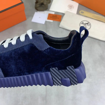 Sneakers Bouncing