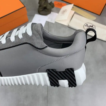 Sneakers Bouncing