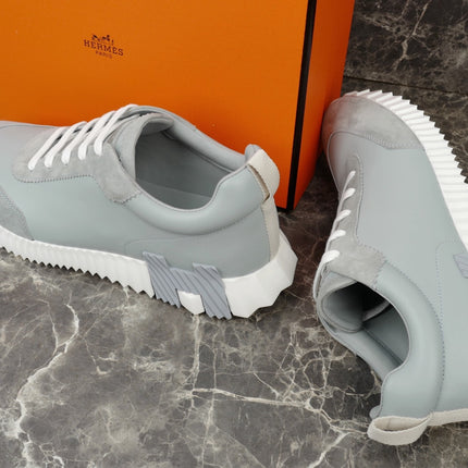 Sneakers Bouncing