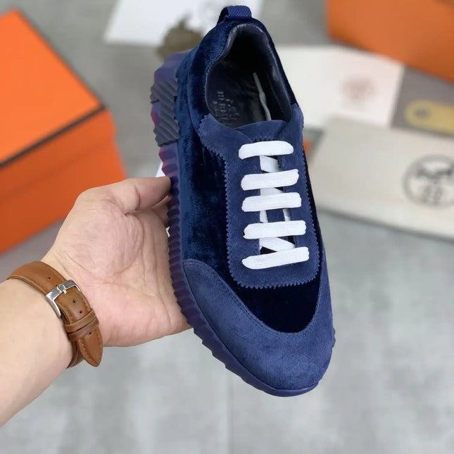 Sneakers Bouncing