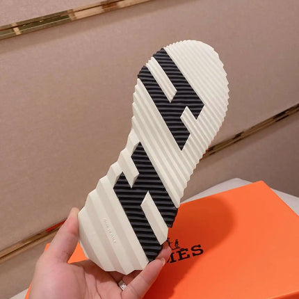 Sneakers Bouncing