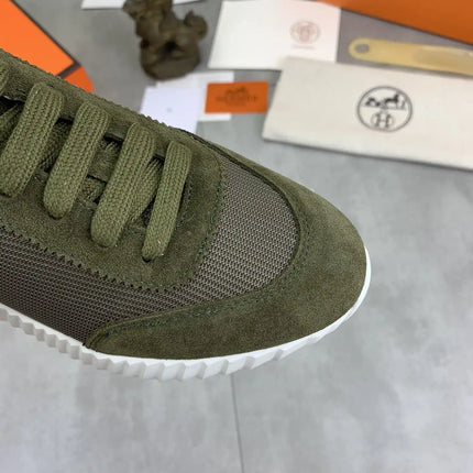Sneakers Bouncing
